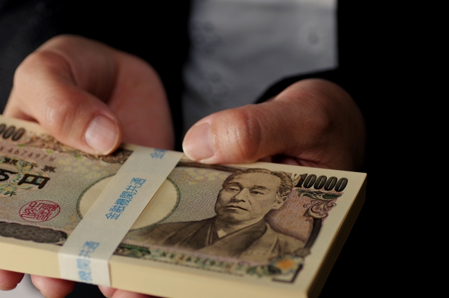闇金業者に大金を渡してしまう。沖縄市の弁護士や司法書士への無料相談に一歩踏み出す